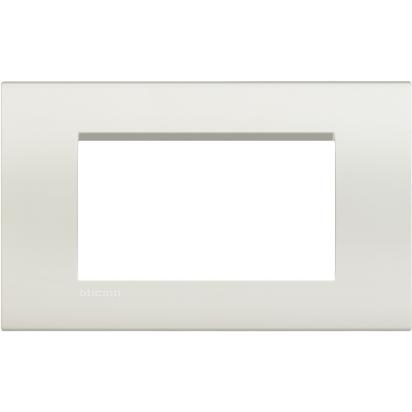 Placca quadra 4 posti colore bianco Bticino LivingLight LNA4804BI